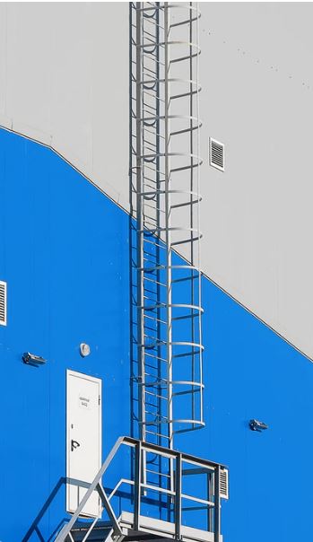 a fixed ladder safety